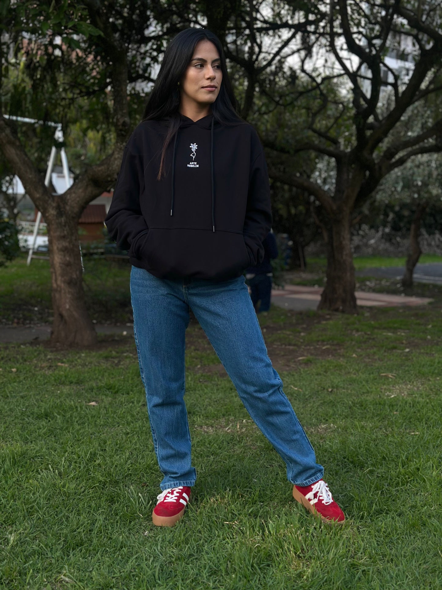 Hoodie Básico Premium – Ellas Inspiran: Arte Rebelde