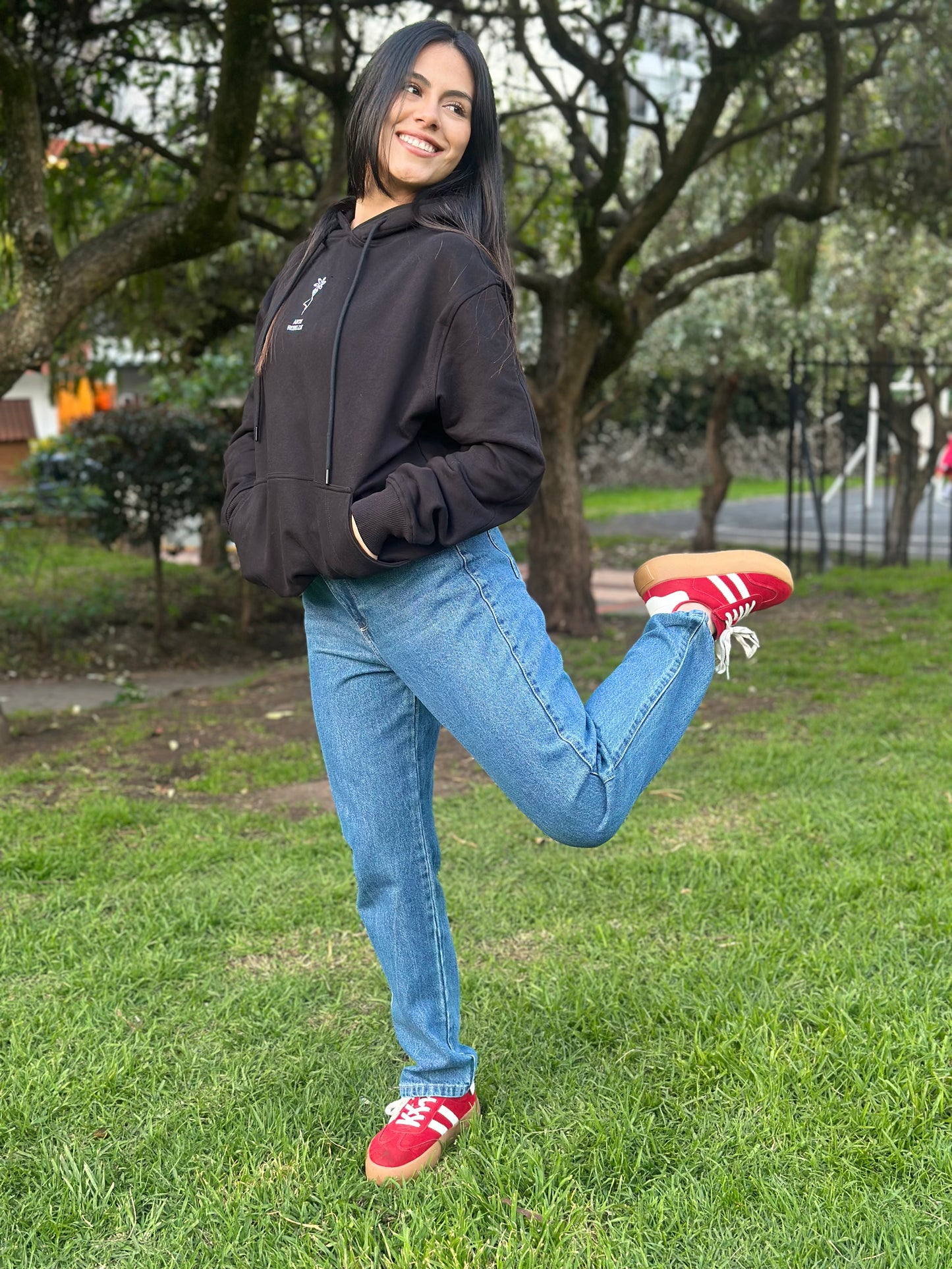 Hoodie Básico Premium – Ellas Inspiran: Arte Rebelde
