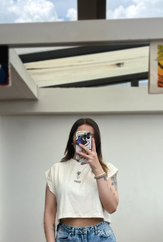 Cropped muscle tee- “Ellas Inspiran – Corazón Valiente”